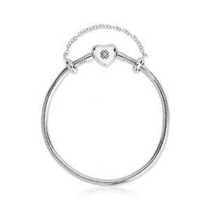 Pulseira Maleável em Prata 925 com Fecho Coração Cravejado - 16,5 cm