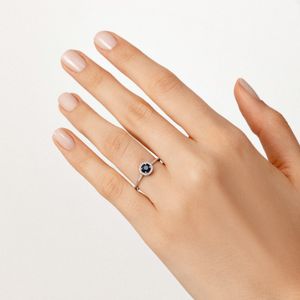 Anel com Safira e Diamantes em Ouro Branco 18k