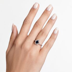 Anel em Gota com Safira e Diamantes em Ouro Branco 18k