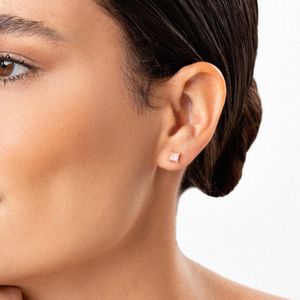 Brinco Carré Rosa Cravejado em Prata 925 com Banho de Ouro Amarelo 18k