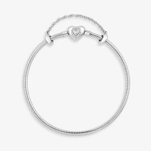 Pulseira Maleável em Prata 925 com Fecho Coração Cravejada - 21,5 cm