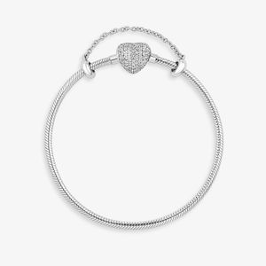 Pulseira Maleável em Prata 925 com Fecho Coração Cravejada - 16,5 cm