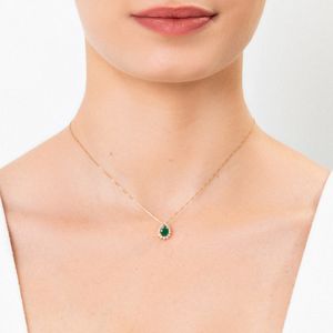 Pingente em Gota com Esmeralda e Diamantes em Ouro Amarelo 18k