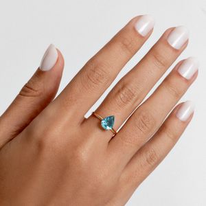 Anel com Topázio Azul em Ouro Amarelo 18k