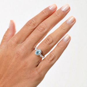 Anel Oval com Topázio Azul e Topázio em Prata 925