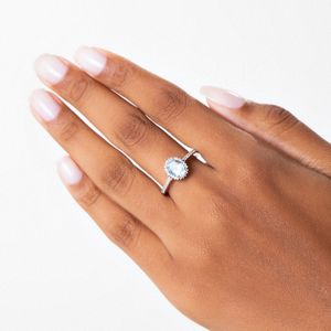 Anel Oval com Topázio Azul e Topázio em Prata 925