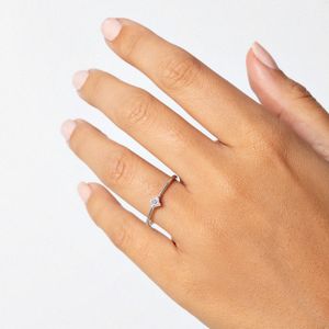 Anel Cravejado em Prata 925