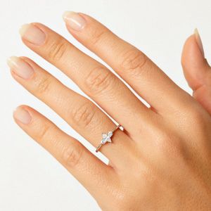 Anel Cravejado em Prata 925